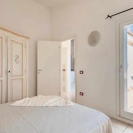Isa-residence With Swimming-pool Just 4 Km From Baja Sardinia, With Outdoor Private Space And Air Conditioning Aparthotel 3*