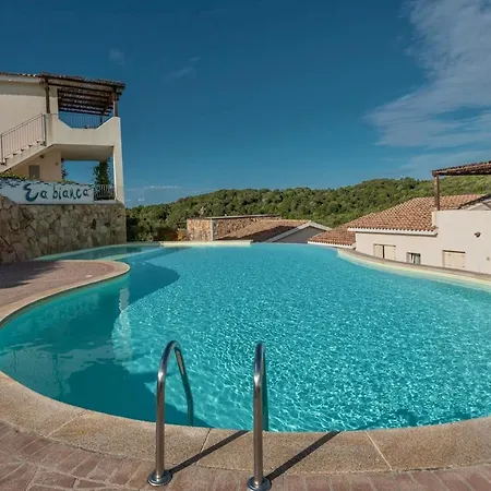Isa-residence With Swimming-pool Just 4 Km From Baja Sardinia, With Outdoor Private Space And Air Conditioning Aparthotel