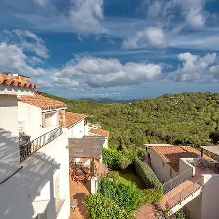 Isa-residence With Swimming-pool Just 4 Km From Baja Sardinia, With Outdoor Private Space And Air Conditioning Cala Bitta